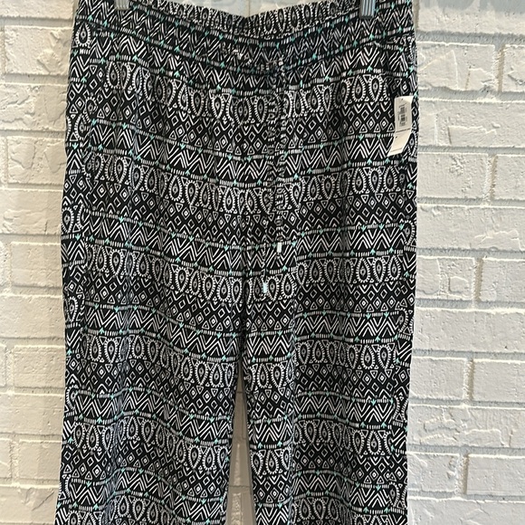 New Old Navy Pants Medium - Picture 5 of 15